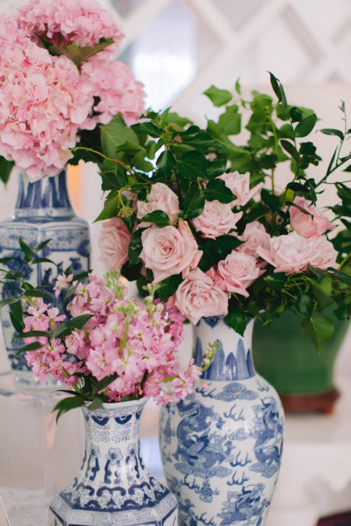chinoiserie wedding, blue wedding, wedding flowers, wedding roses, pink roses